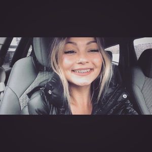 Meet your Posher, Courtney